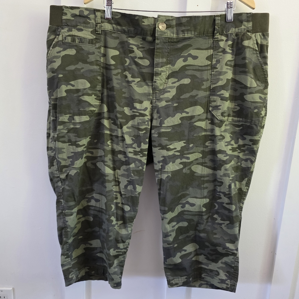 Lee Women’s Camouflage Cargo Shorts in Olive Green